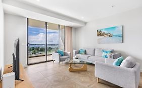 Sweeping Ocean View Apt W Carpark And Rooftop Pool